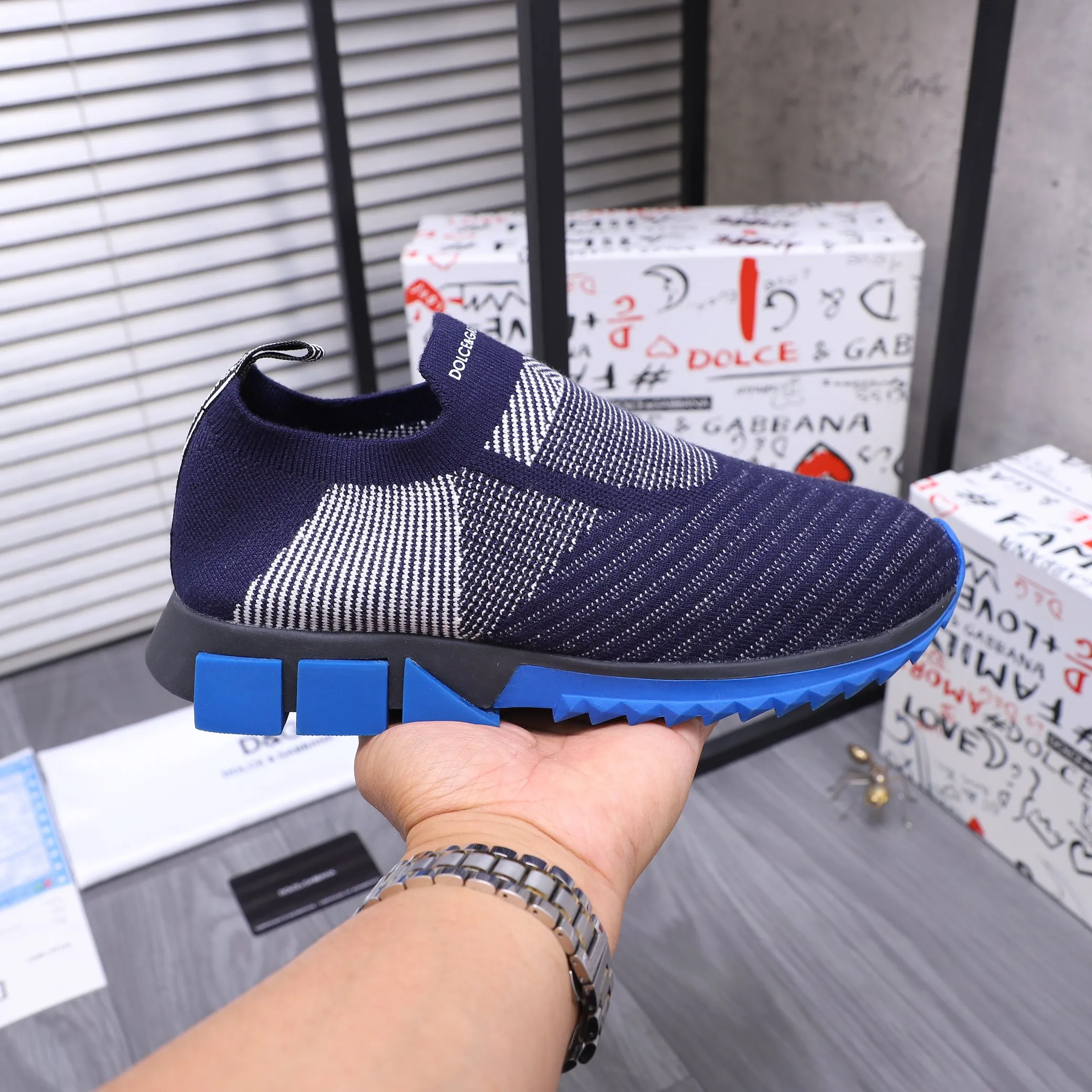 Men's shoes 💰p360 Product trademark: DG (Dolce & Gabbana) casual shoes for couples. Regular size: 36-46 (45.46 is custom-made and non-refundable) Product materials: Selected fly-knit breathable upper, cowhide insole, rubber outsole